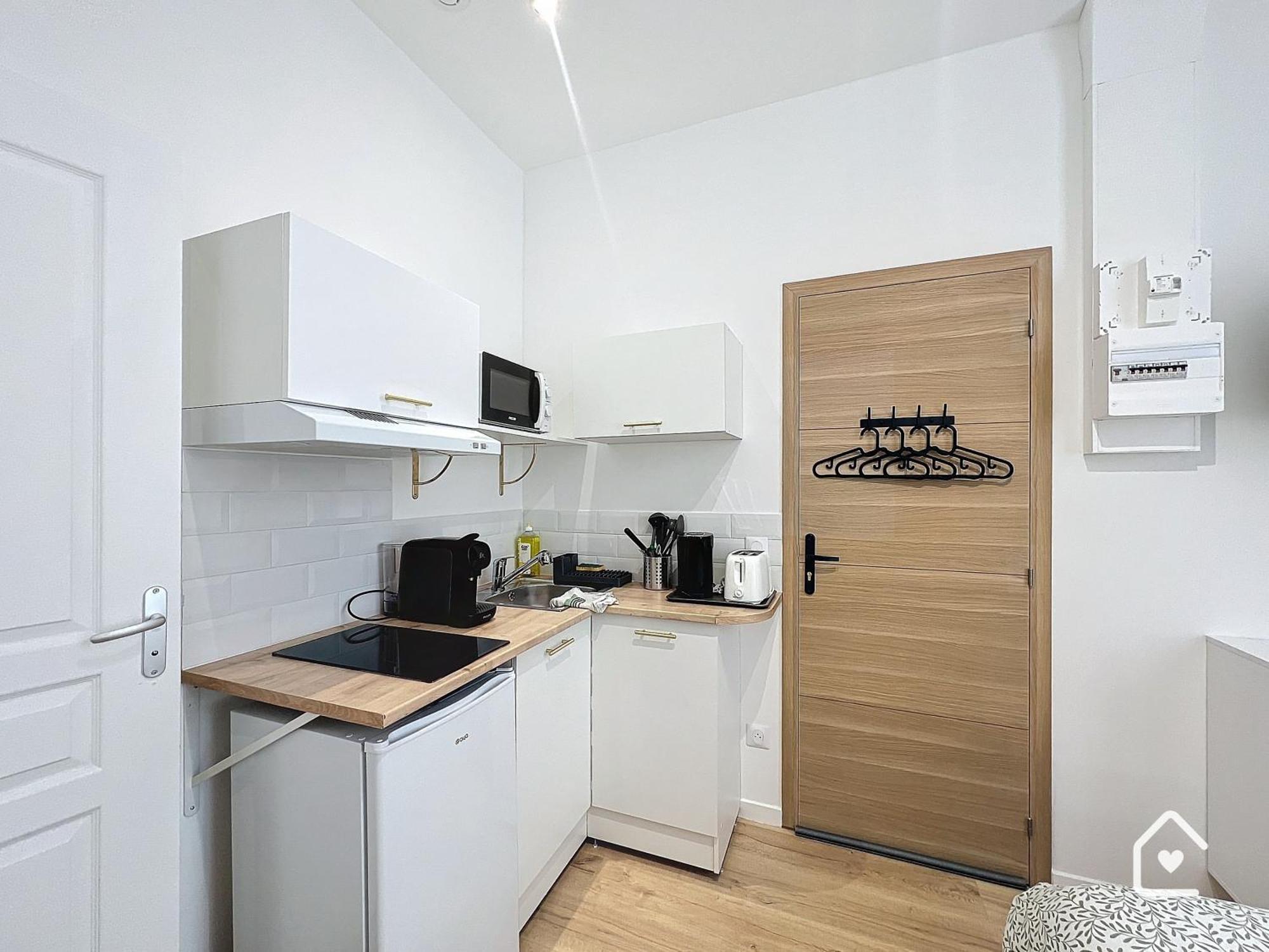Studios - 1 Min Gare Chatellerault - Entree Autonome - Buitenkant foto