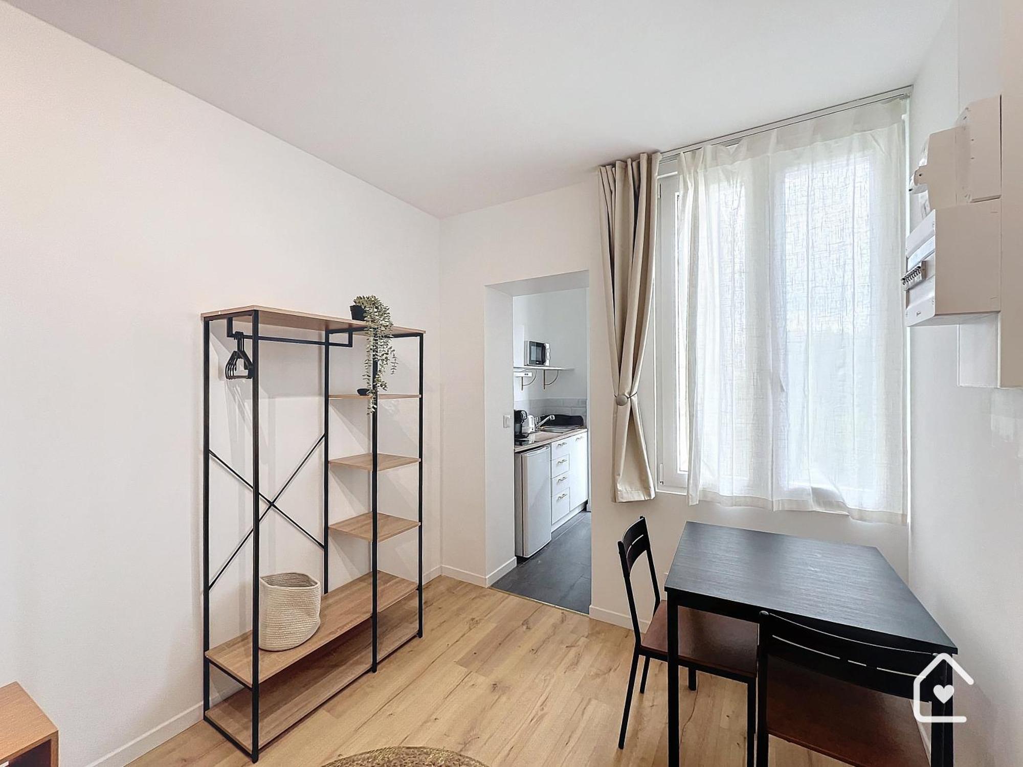 Studios - 1 Min Gare Chatellerault - Entree Autonome - Buitenkant foto