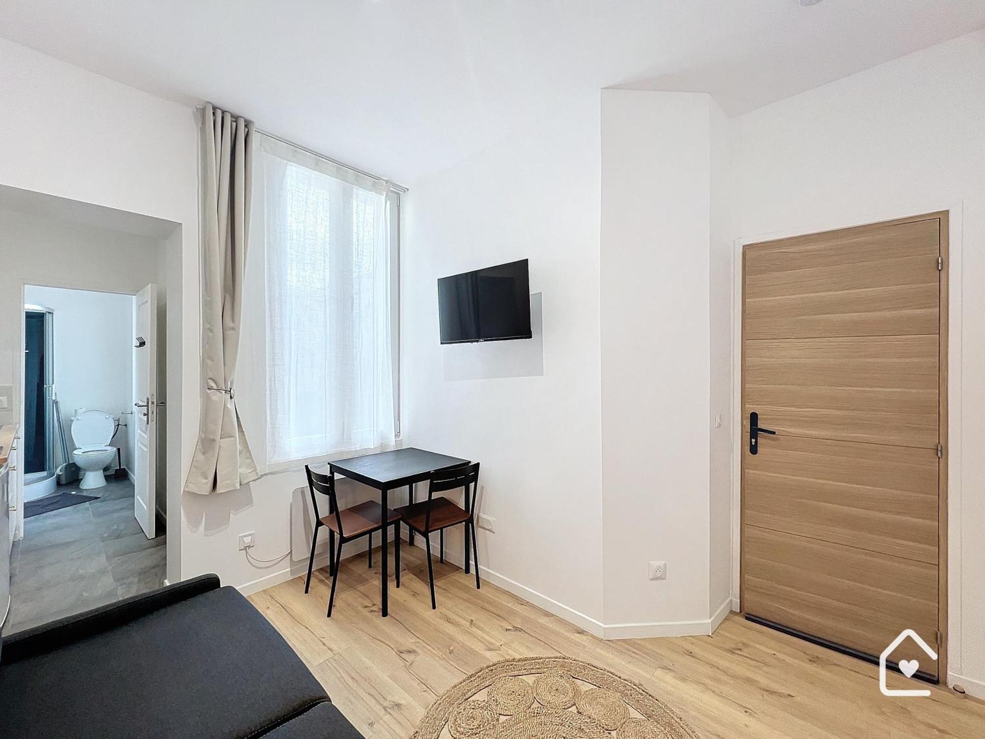 Studios - 1 Min Gare Chatellerault - Entree Autonome - Buitenkant foto